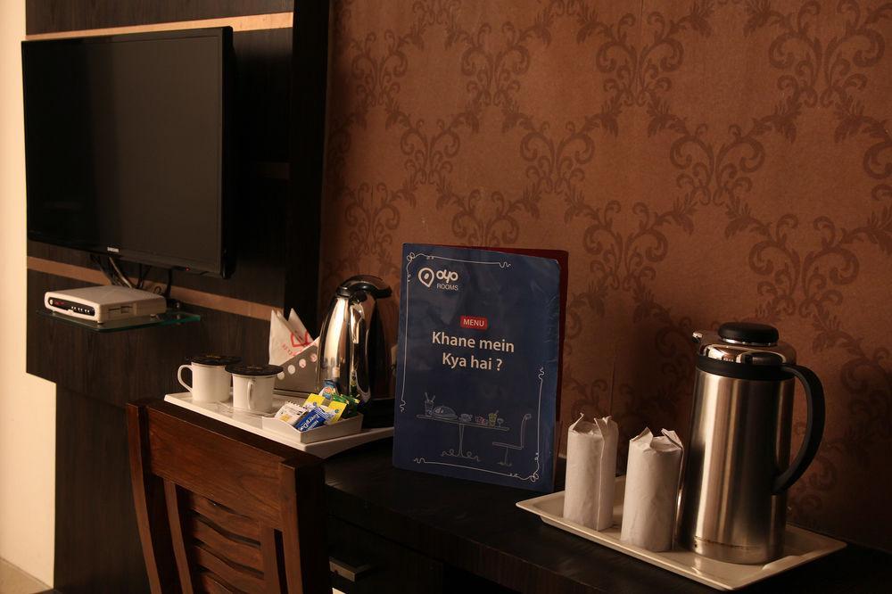 Oyo 905 Galaxy View Hotel Prayagraj Bagian luar foto