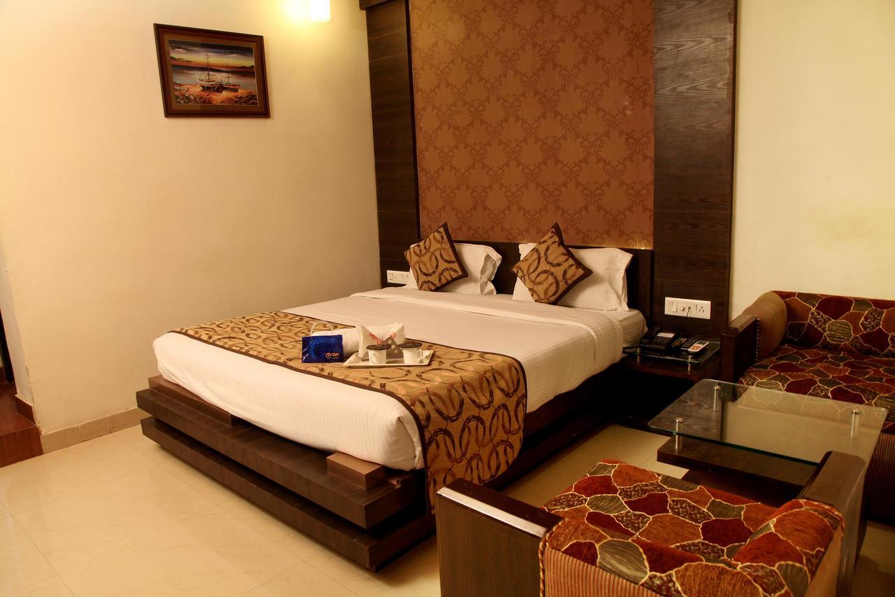 Oyo 905 Galaxy View Hotel Prayagraj Bagian luar foto