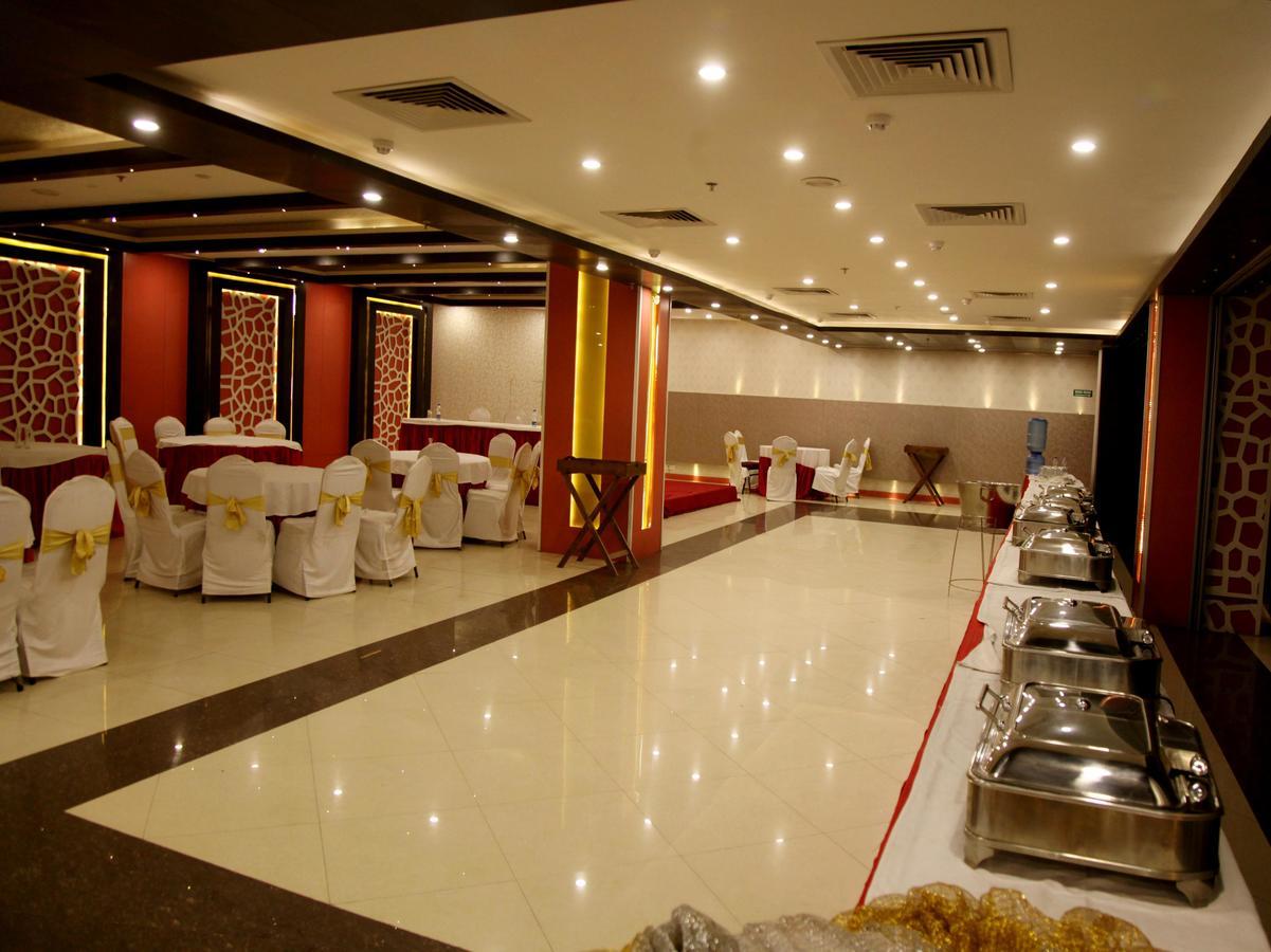 Oyo 905 Galaxy View Hotel Prayagraj Bagian luar foto