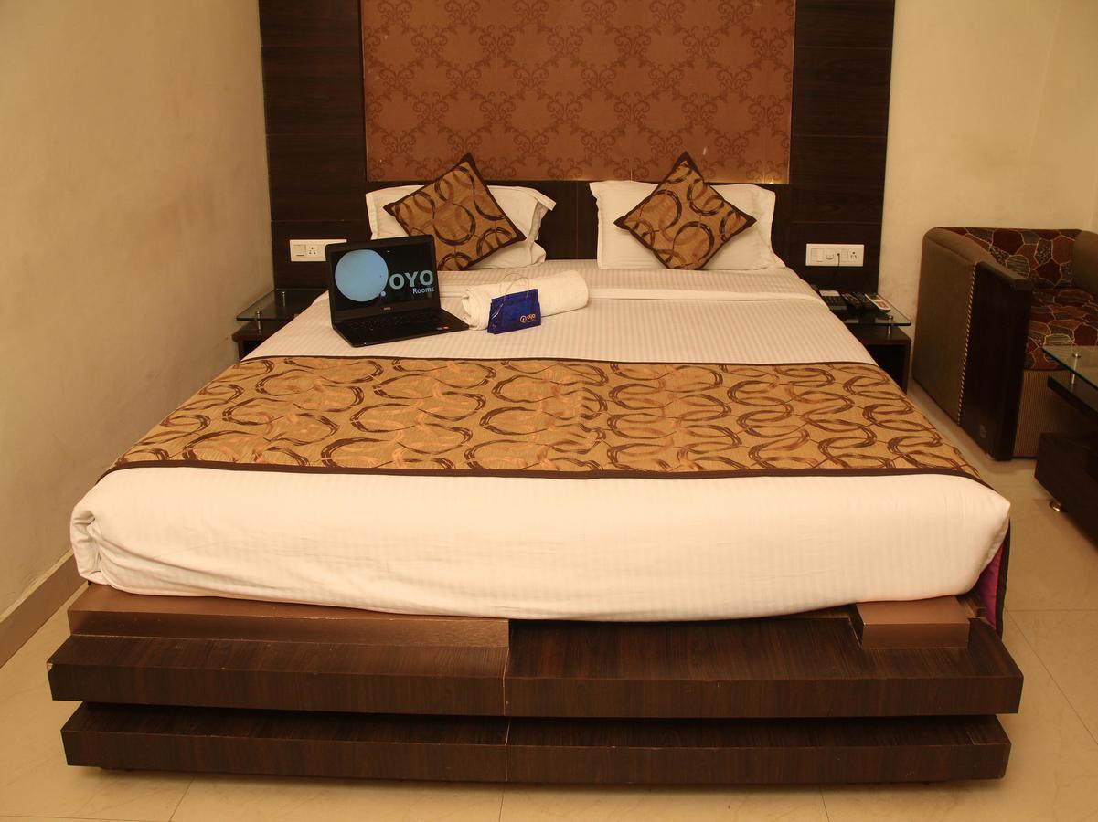 Oyo 905 Galaxy View Hotel Prayagraj Bagian luar foto