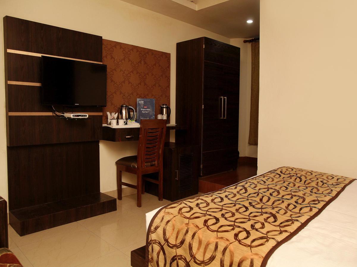 Oyo 905 Galaxy View Hotel Prayagraj Bagian luar foto
