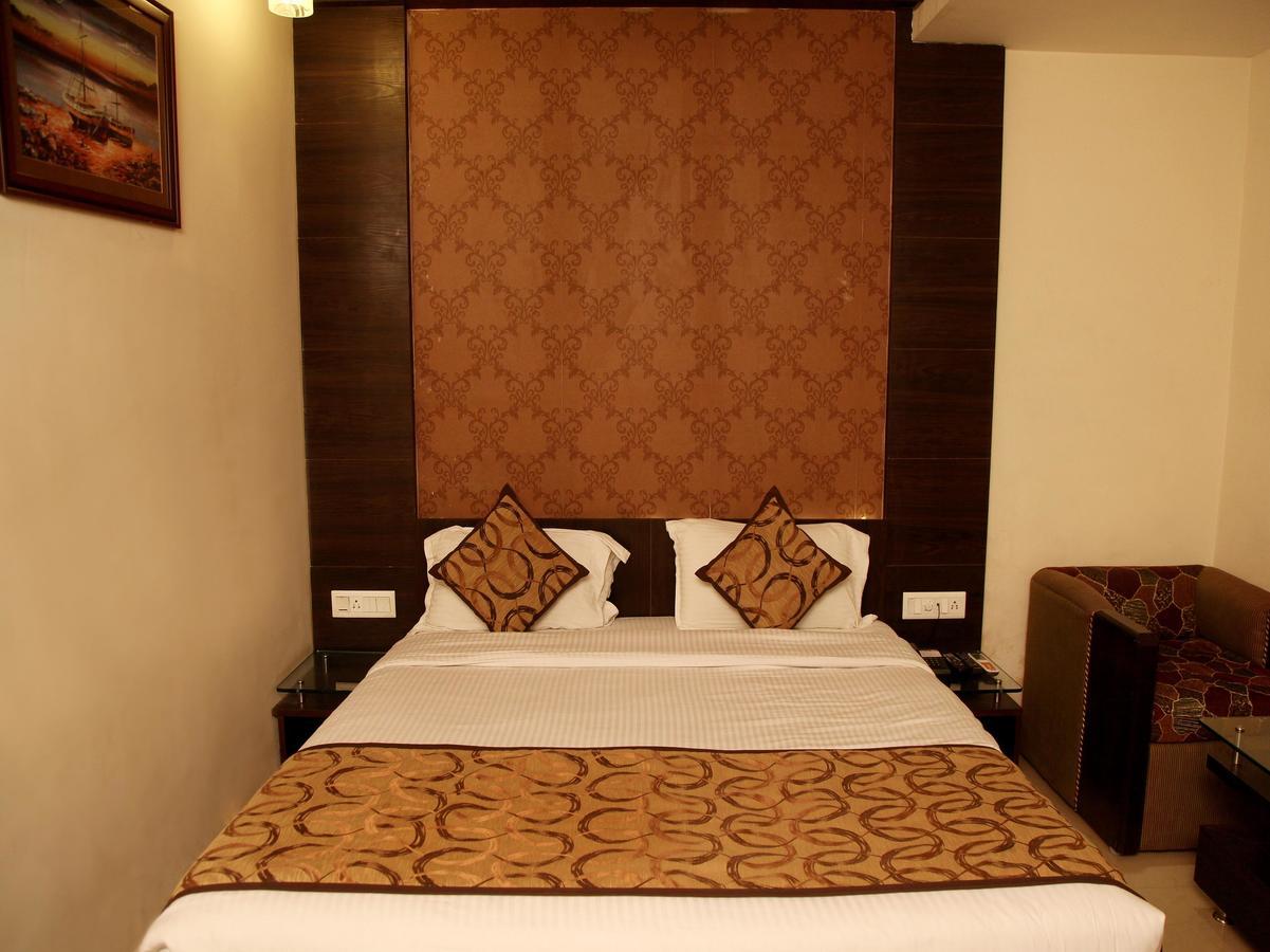 Oyo 905 Galaxy View Hotel Prayagraj Bagian luar foto