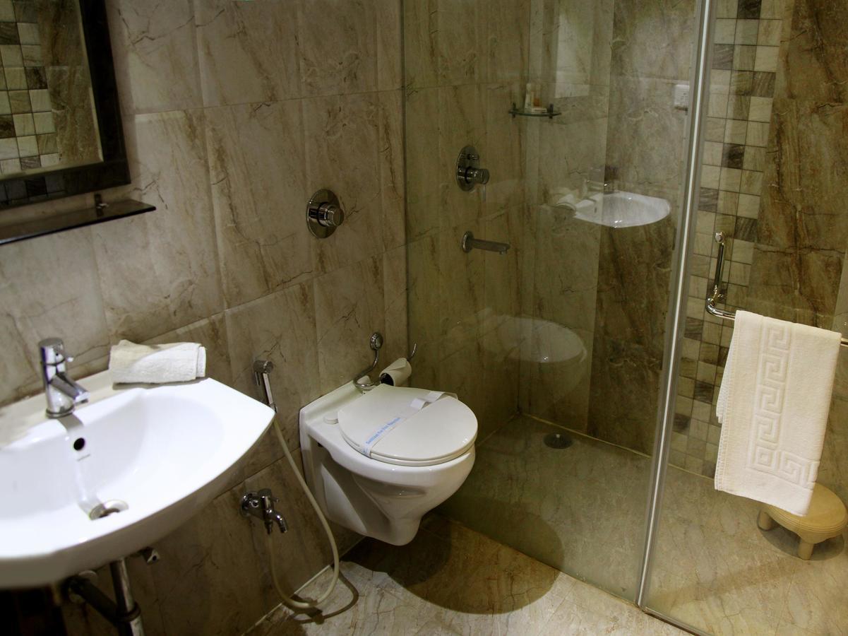 Oyo 905 Galaxy View Hotel Prayagraj Bagian luar foto