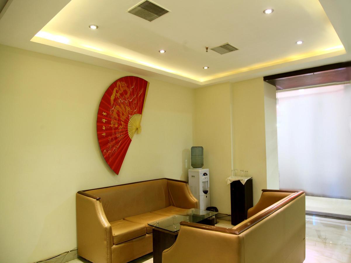 Oyo 905 Galaxy View Hotel Prayagraj Bagian luar foto
