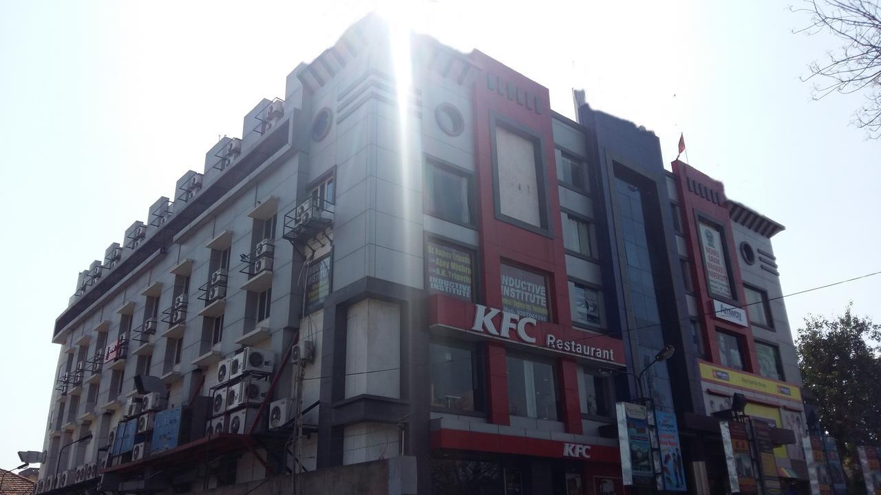 Oyo 905 Galaxy View Hotel Prayagraj Bagian luar foto